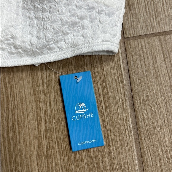 Cupshe White Textured Bandeau Bikini Top NWT - Picture 3 of 6